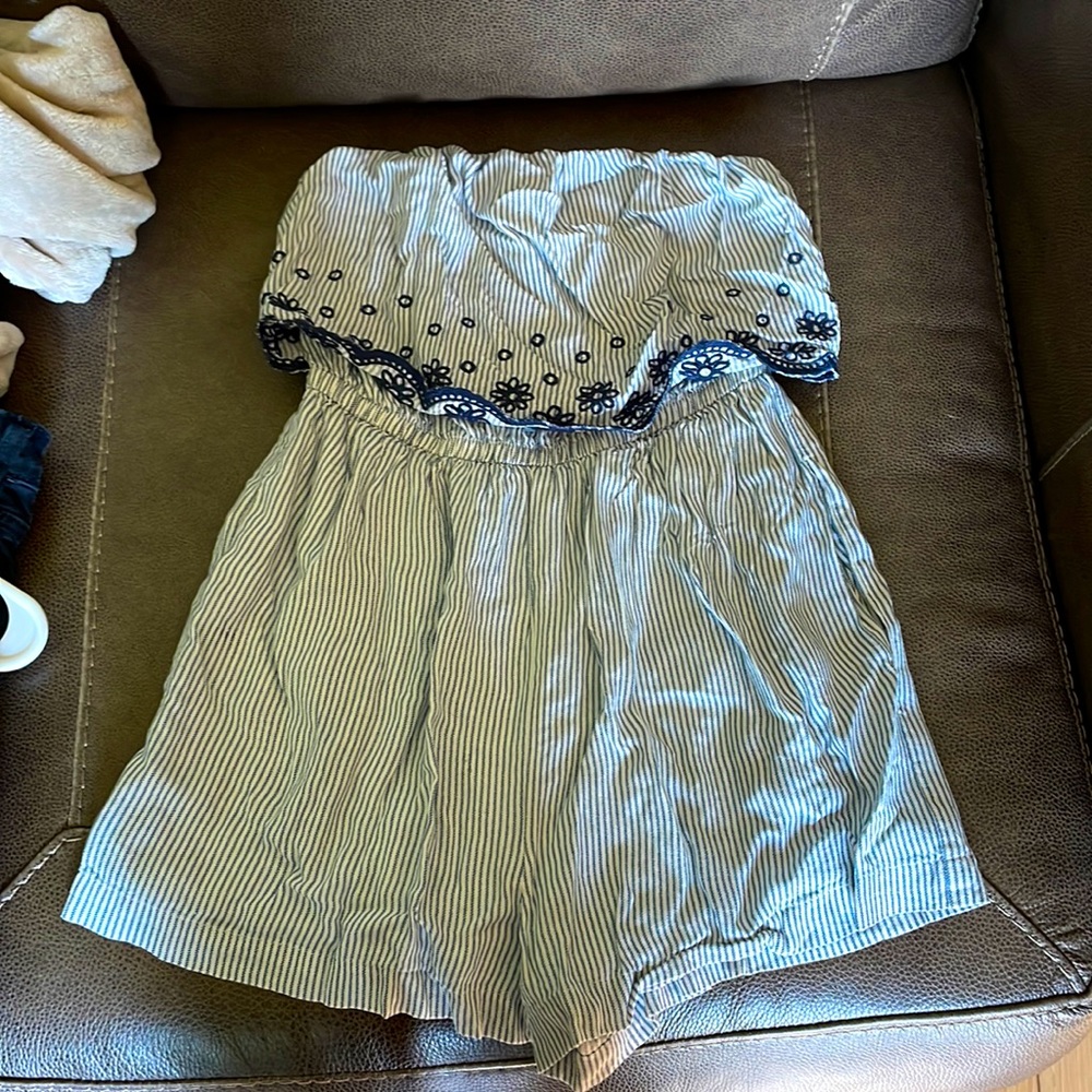 Jessica Simpson(s) strapless romper